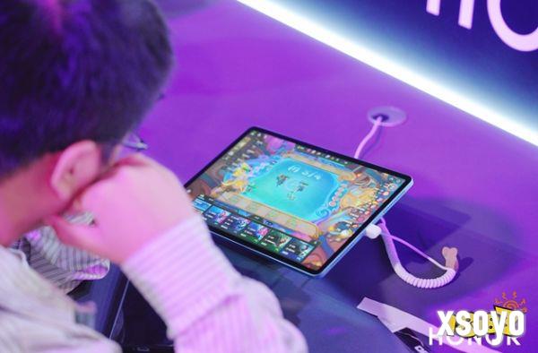 荣耀平板GT亮相上海追梦骇客超感玩家盛典,见证英雄亚冠ACL总决赛