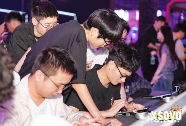 荣耀平板GT亮相上海追梦骇客超感玩家盛典,见证英雄亚冠ACL总决赛