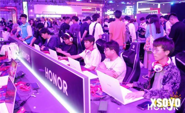 荣耀HUNTER游戏本亮相DreamHack嘉年华 静音高性能引游戏用户争相体验