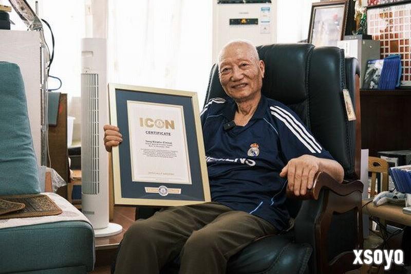 90岁玩家杨老头被授予吉尼斯传奇人物 给年轻人做榜样