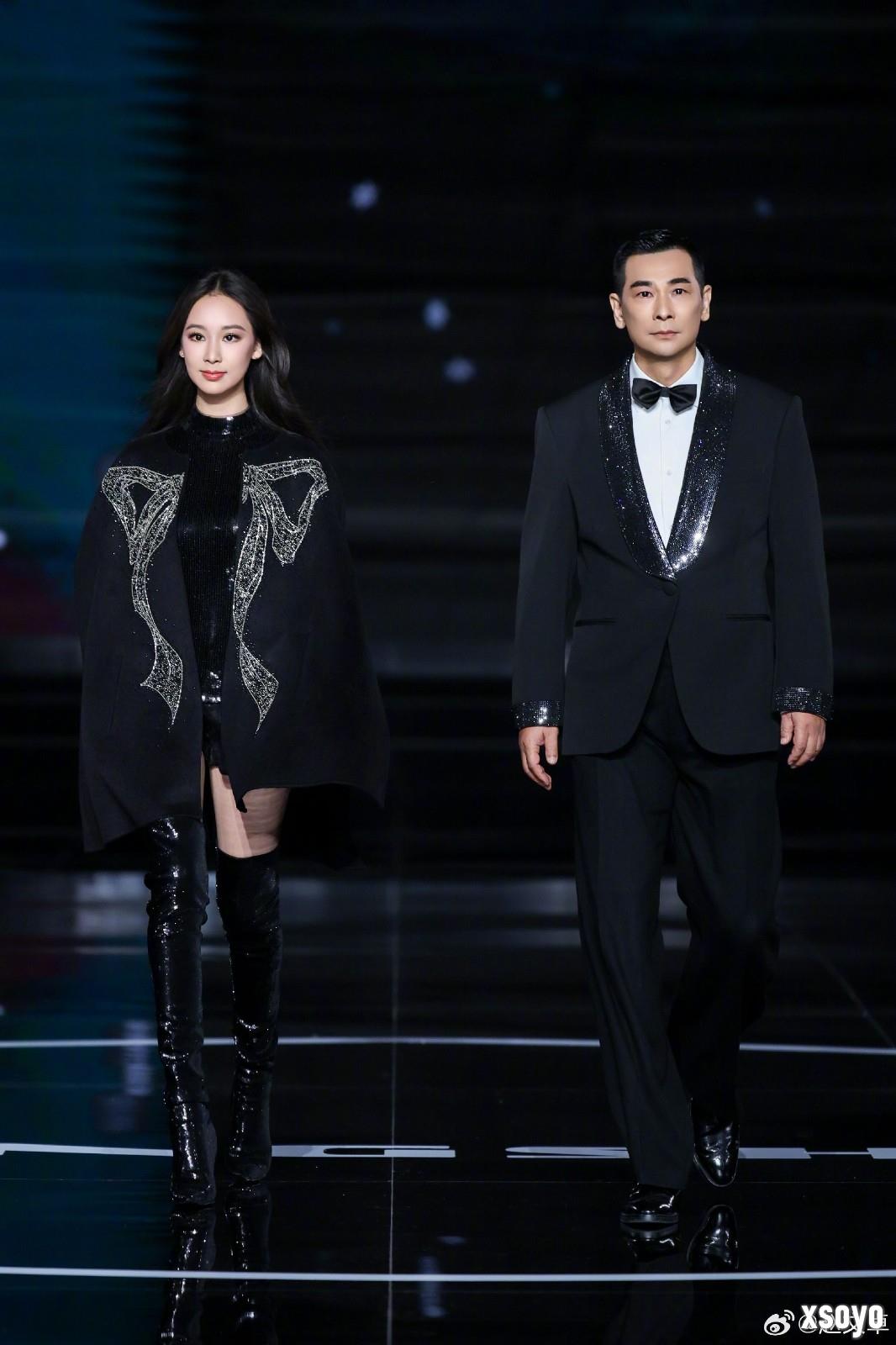赵文卓带大女儿赵子仪走秀 女儿高颜值撞脸黄圣依