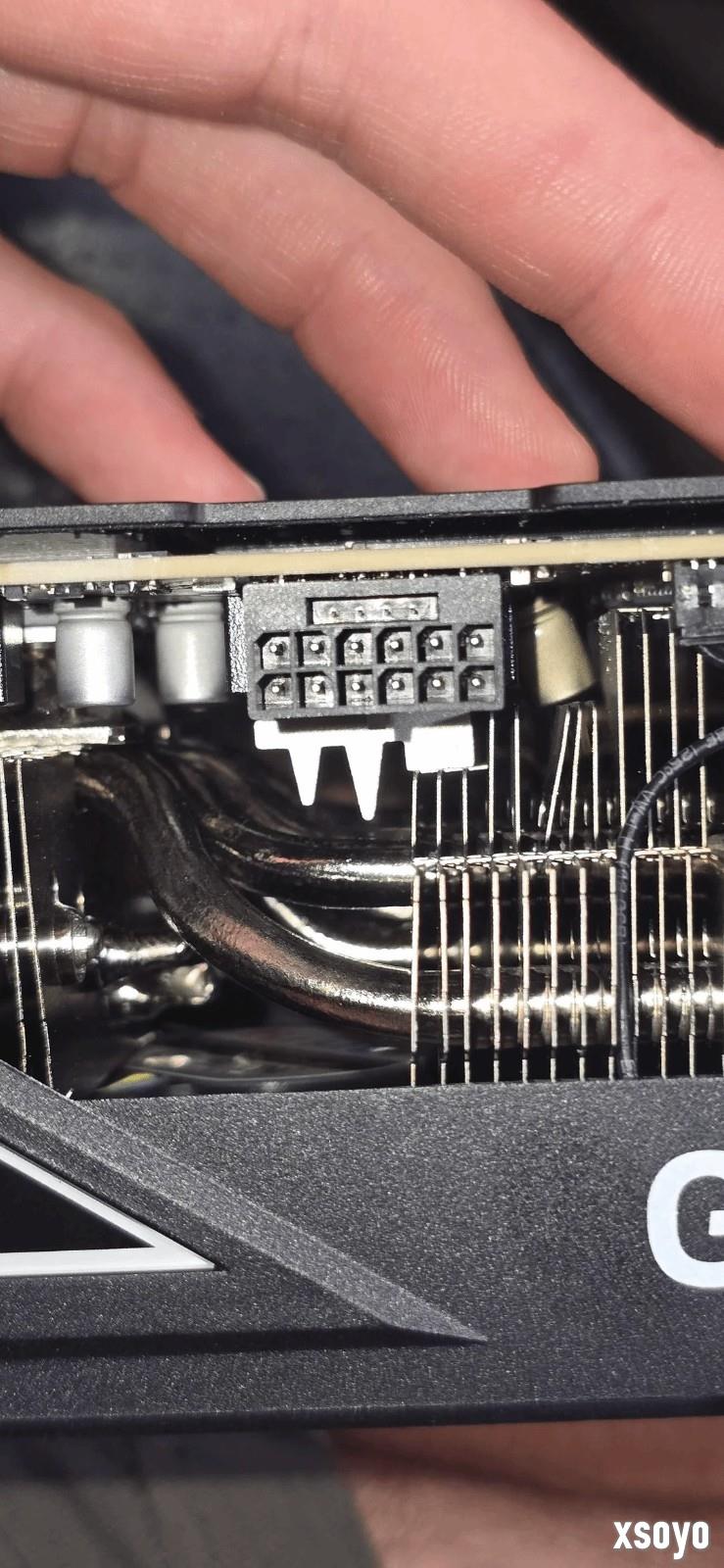 RTX 5090发生电容爆炸：散热片都被炸弯了！