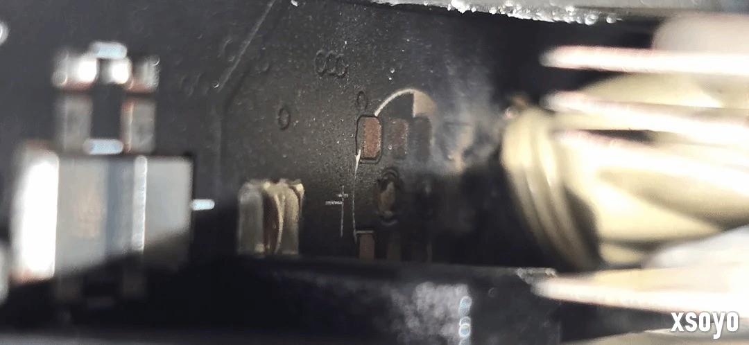 RTX 5090发生电容爆炸：散热片都被炸弯了！