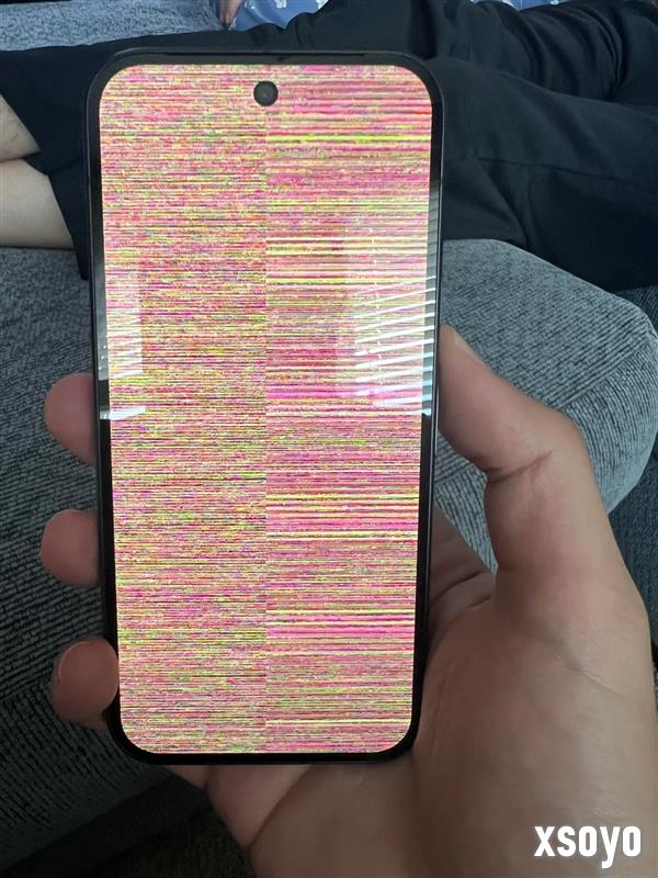 谷歌Pixel 10上市即翻车：用户拿到手第二天手机就花屏
