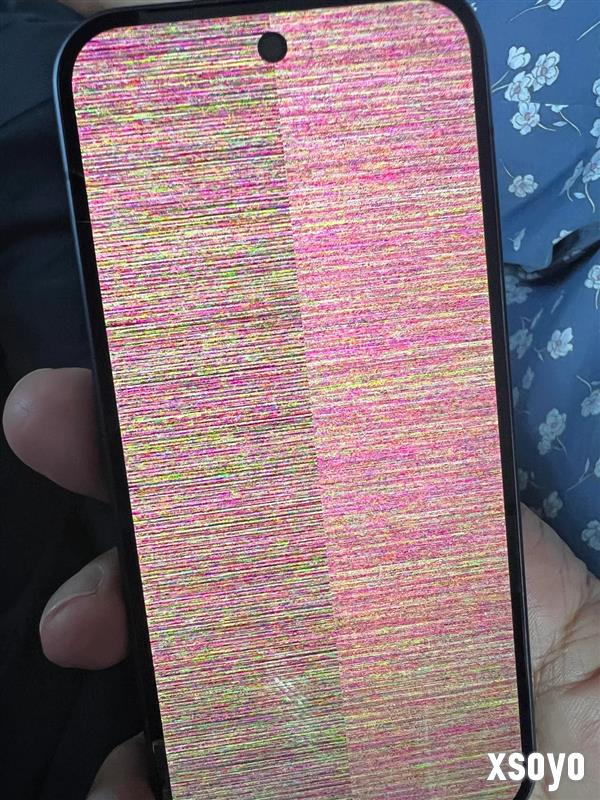 谷歌Pixel 10上市即翻车：用户拿到手第二天手机就花屏