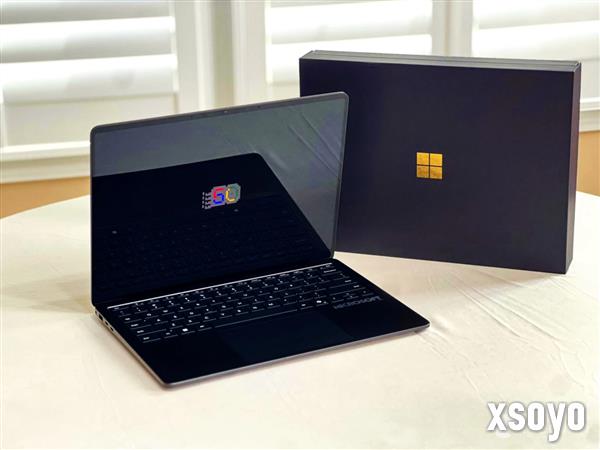 微软走过半个世纪：老外开箱Surface Laptop 50周年纪念版