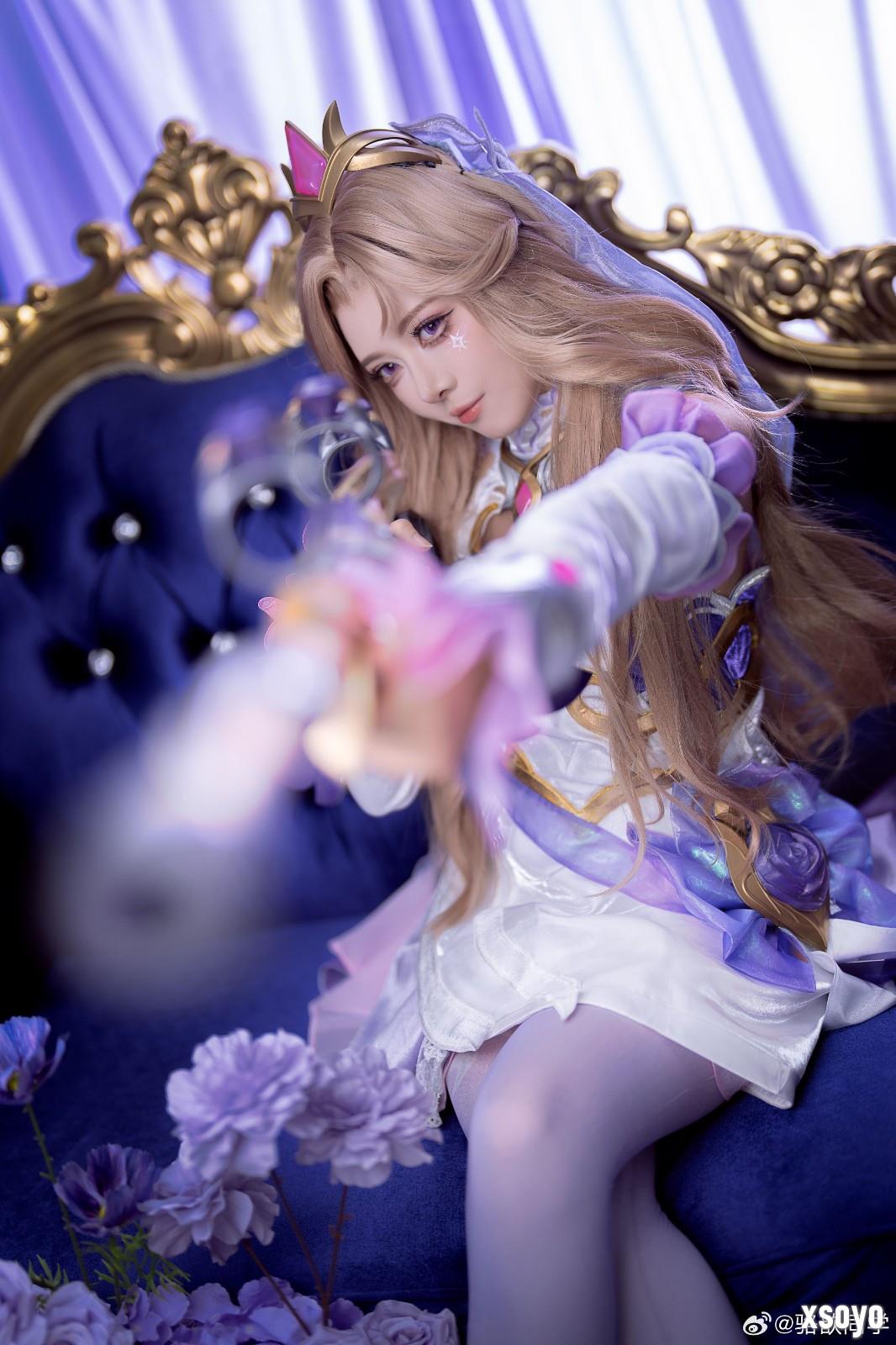 《LOL》主持人骆歆Cos水晶玫瑰女警 太美了