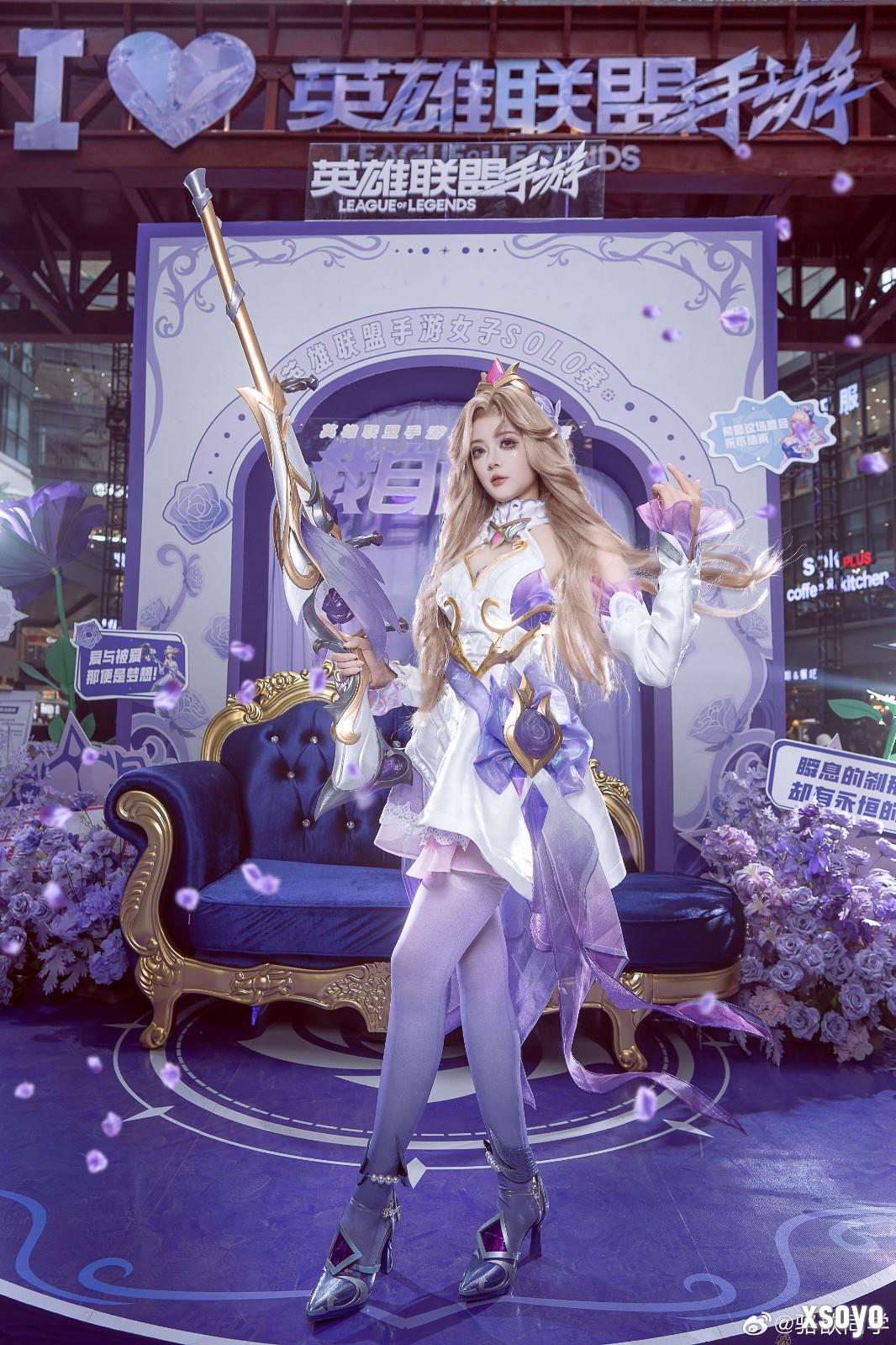 《LOL》主持人骆歆Cos水晶玫瑰女警 太美了