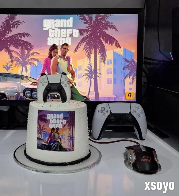 母亲为儿子制作《GTA6》生日蛋糕：PS5手柄就很灵性！
