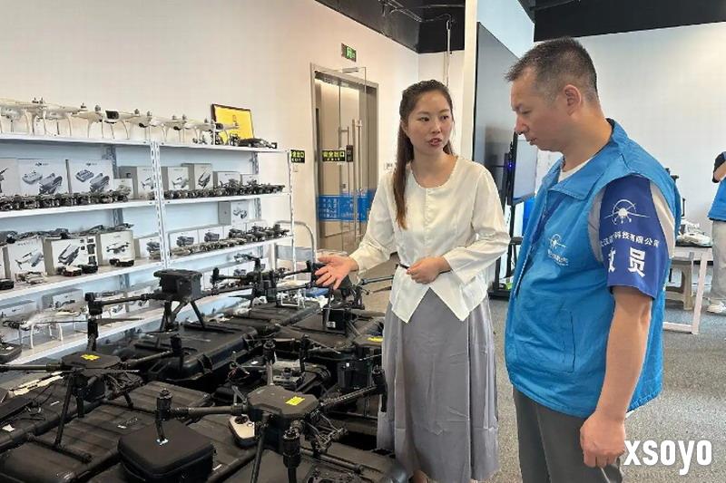 33岁女子维修无人机年入超500万 计划拓展机器狗维修业务