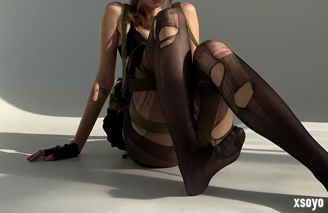 想静静了！ 国外小姐姐cos《合金装备5：幻痛》Quiet
