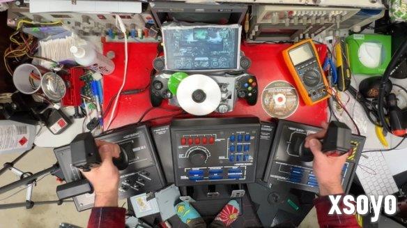 海外玩家强行将初代Xbox改造成掌机!零件外露胶带粘住!
