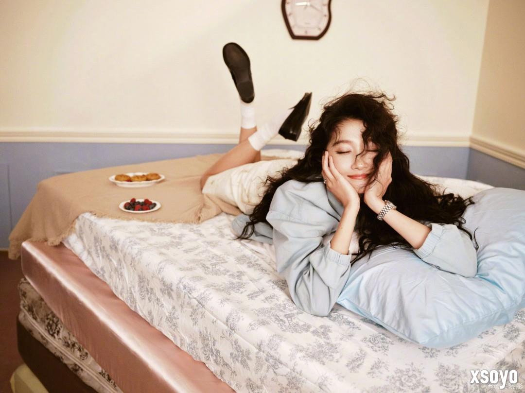 关晓彤晒28岁生日美照：更成熟 越来越漂亮！