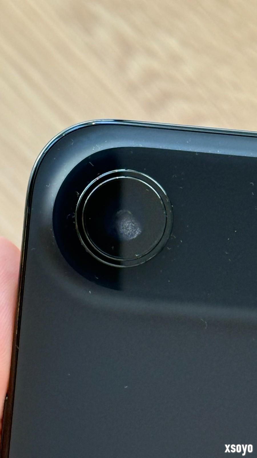 iPhone Air到手仅一天就翻车了？镜头内出现水雾