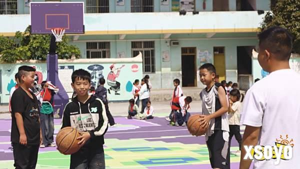 14个校园篮球场:无畏契约公益的回响刚刚开始