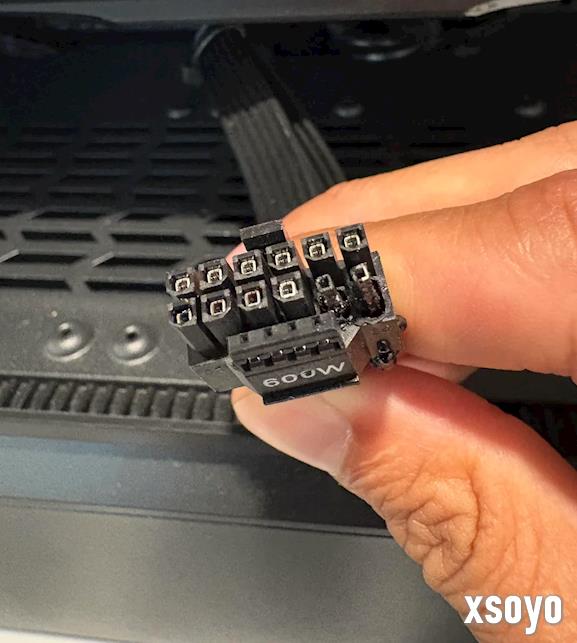 48小时烧了四块RTX 5090！16针供电接口还敢用么