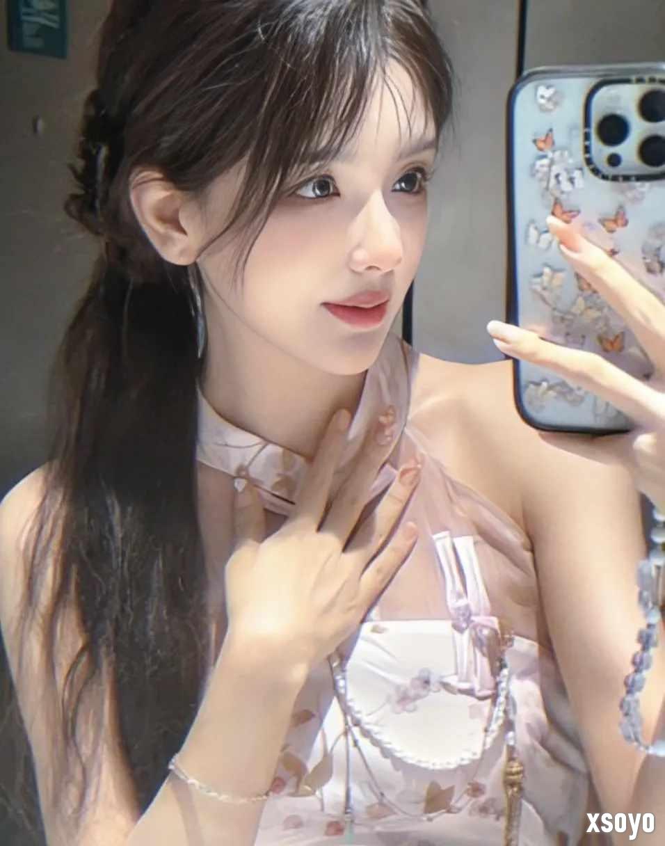 S15赛事解说Rita新中式造型出圈 网友直呼塔子姐好美