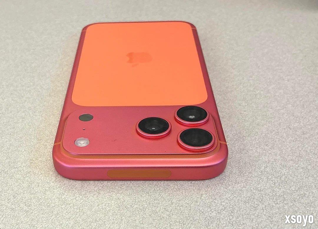 iPhone 17 Pro被阳光晒褪色 橙色变成玫瑰金