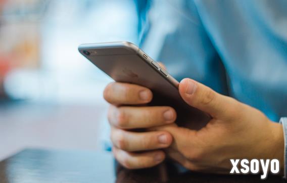 新研究称青少年沉迷刷手机 认知能力或显著下降