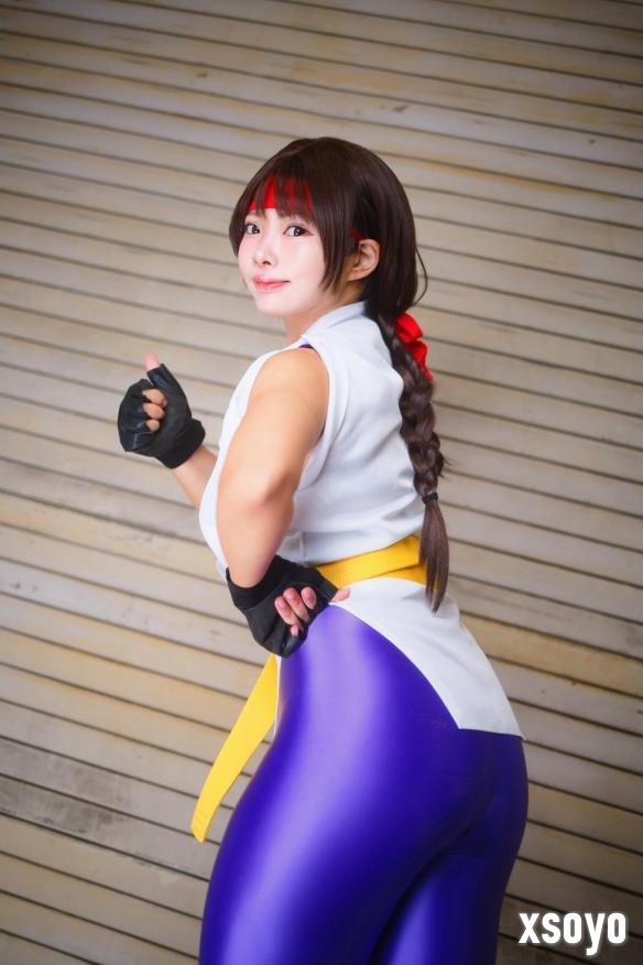 日本小小姐COS《拳皇》坂崎百合：粗壮肉腿性感诱人！