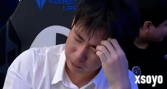 AL战队教练Xiaobai后台落泪 队员鏖战五局遗憾止步八强