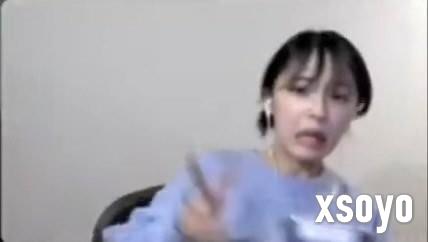 自己吓自己！ 加藤小夏第四次直播《寂静岭f》被jumpscare吓飞