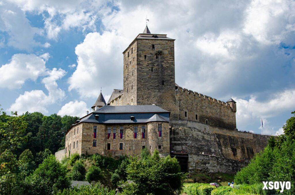 《天国：拯救2》大获成功 游戏中的城堡吸引大量游客前来参观