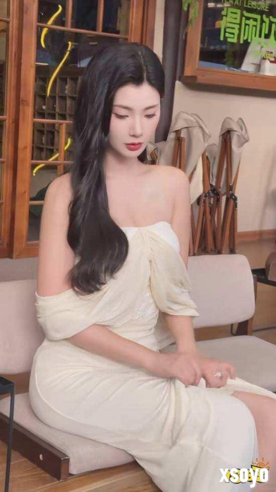 王星辰长裙造型