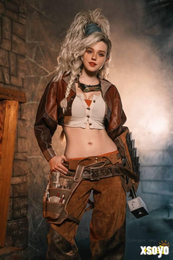 杰玛 Cos 姿态:举锤动作还原